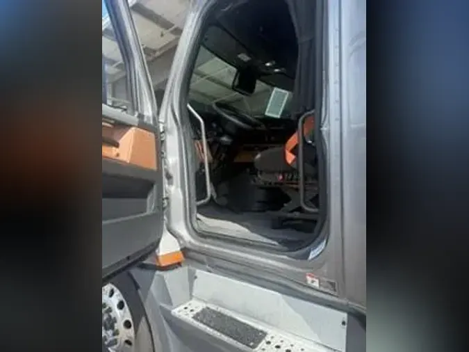 2022 Freightliner Cascadia