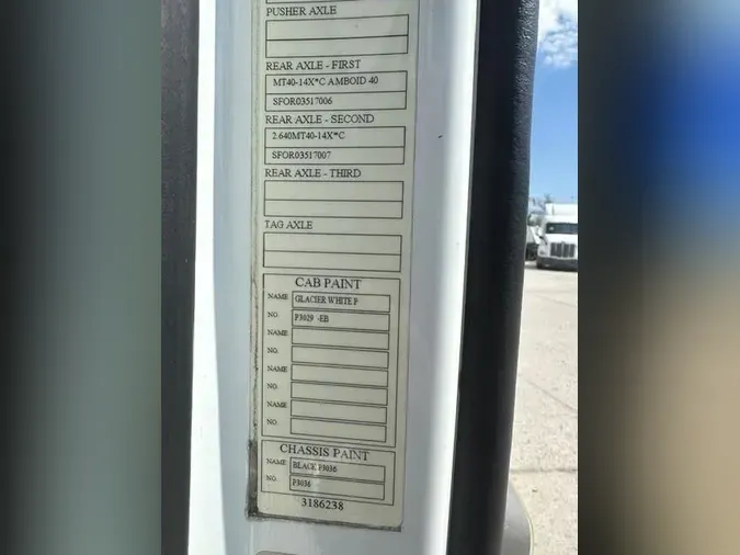2016 Volvo VNL300d38ad95a90fc4219700dabc732bf5512