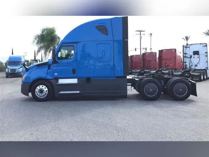 2021 FREIGHTLINER CA126