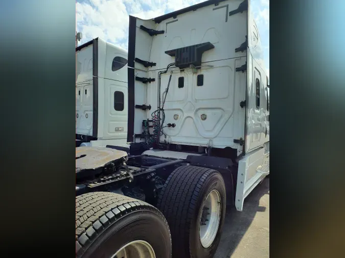 2016 FREIGHTLINER/MERCEDES CASCADIA 113