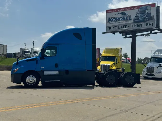 2023 FREIGHTLINER Cascadia 126d39d817bd269c4ce087c785177b734a7