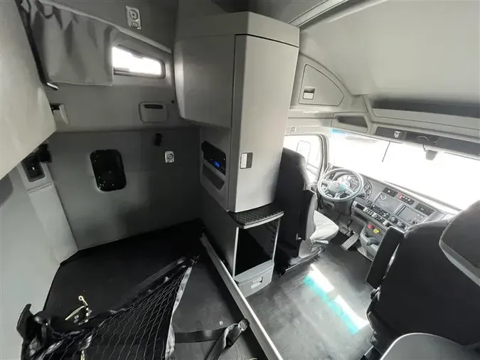2021 KENWORTH T680