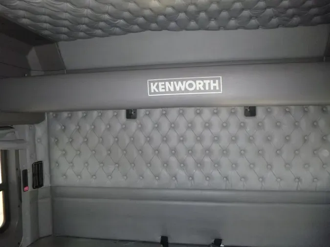 2023 Kenworth W900