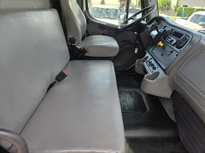 2018 Freightliner Business Class M2 106