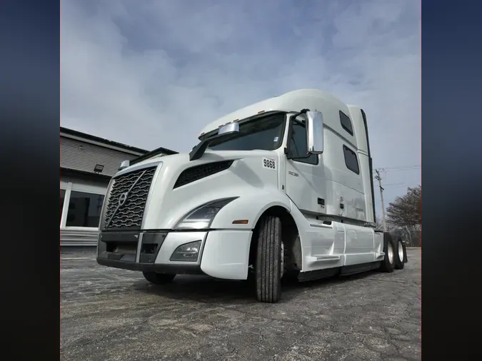 2022 VOLVO VNL64T860