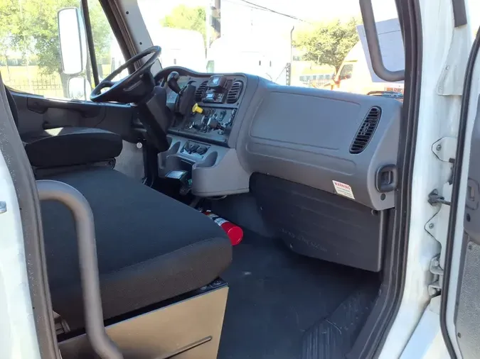 2019 FREIGHTLINER/MERCEDES M2 106
