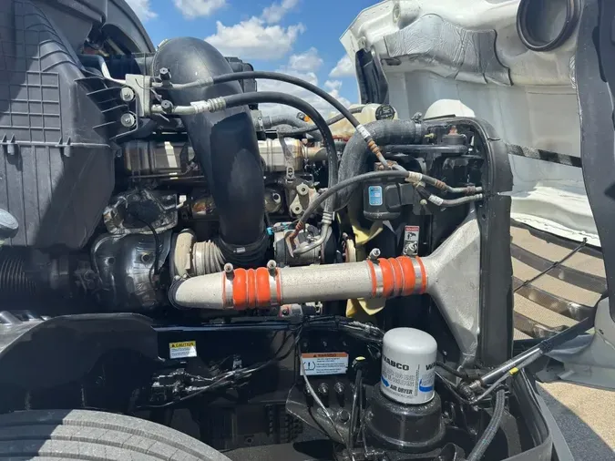 2022 FREIGHTLINER Cascadia 126