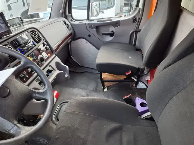 2020 FREIGHTLINER/MERCEDES M2 106