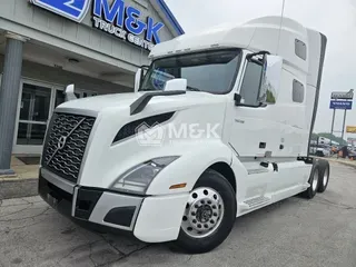2020 VOLVO VNL64T760