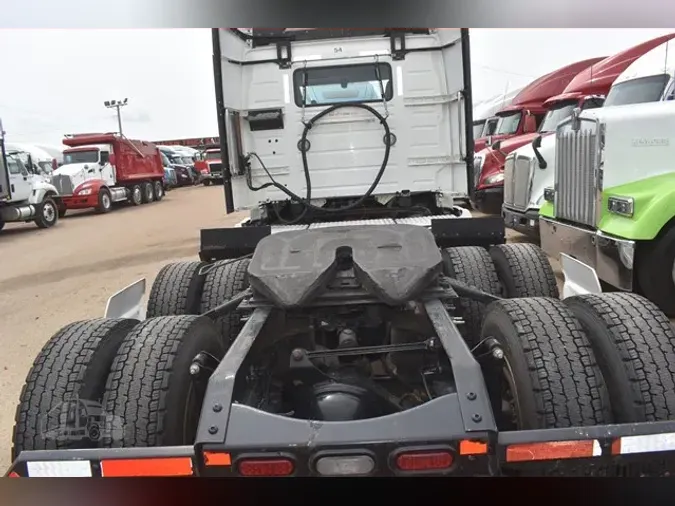 2019 VOLVO VNR64T300