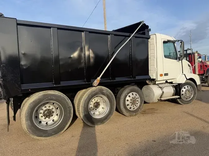 2007 VOLVO VNL64T300d3b5137033ac8b987b9a02a8aeec915b