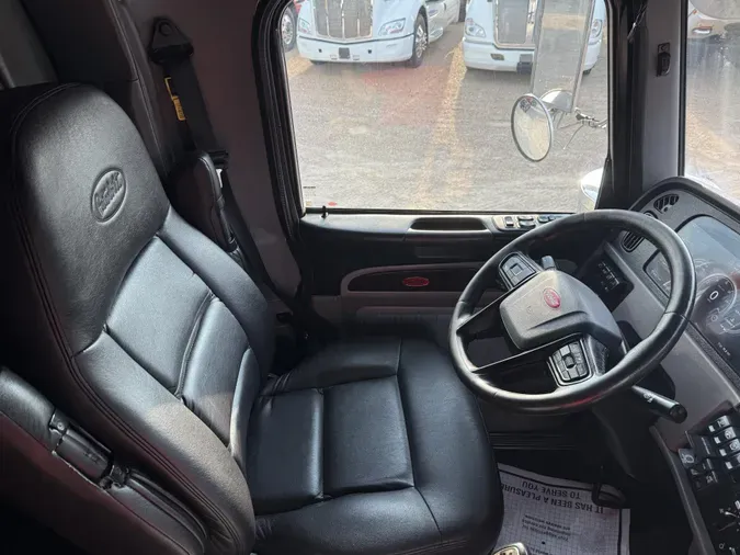 2023 Peterbilt 389