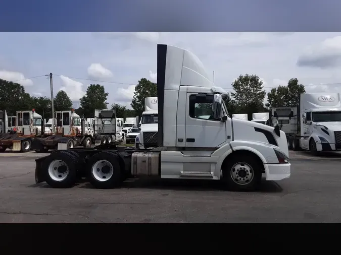 2017 Volvo VNL300