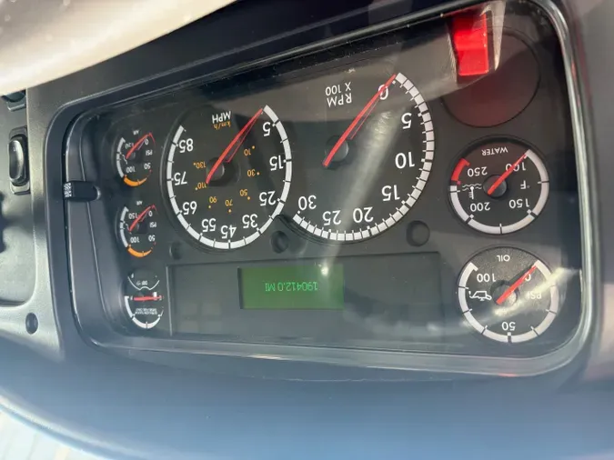 2016 FREIGHTLINER M2 100
