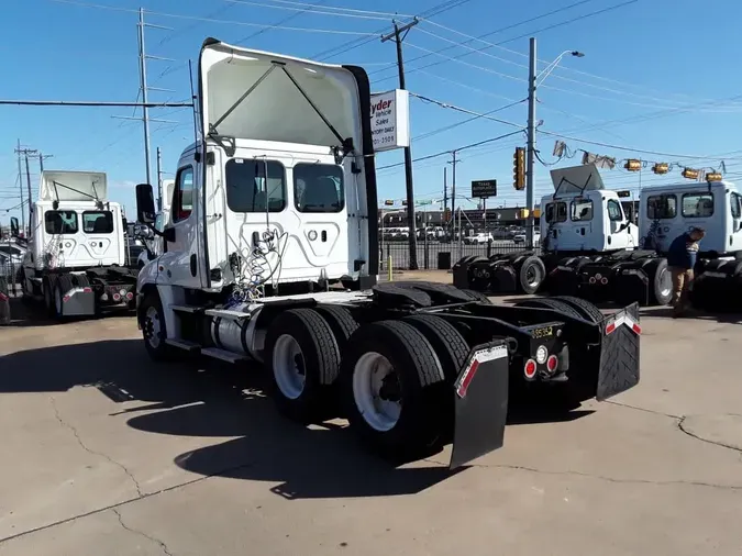 2020 FREIGHTLINER/MERCEDES CASCADIA 125d3be8e3887c9476b499ada90574932f7