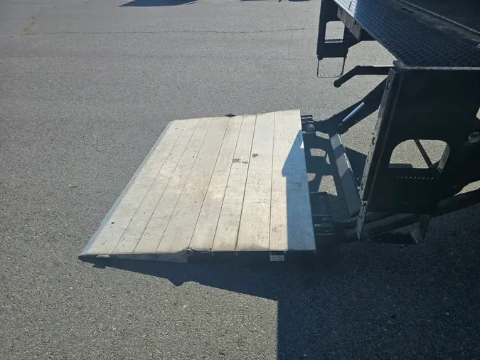 2018 FREIGHTLINER M2 106