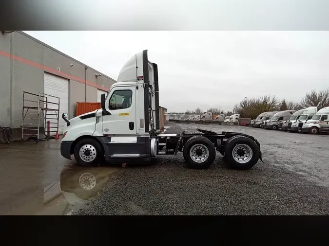 2020 Freightliner Cascadia 126