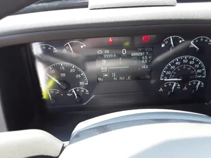 2021 VOLVO VNL64T-760