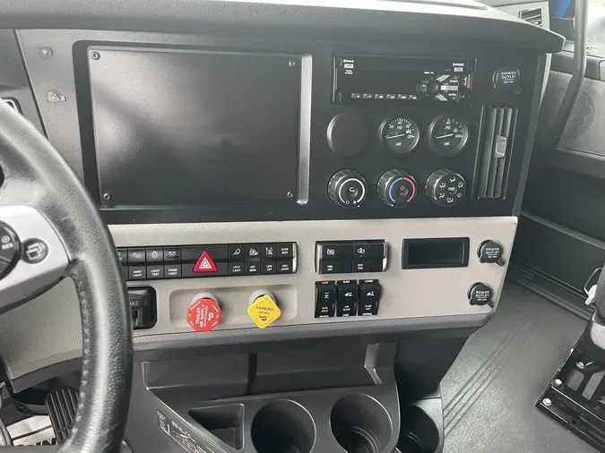2020 Freightliner Cascadia 126