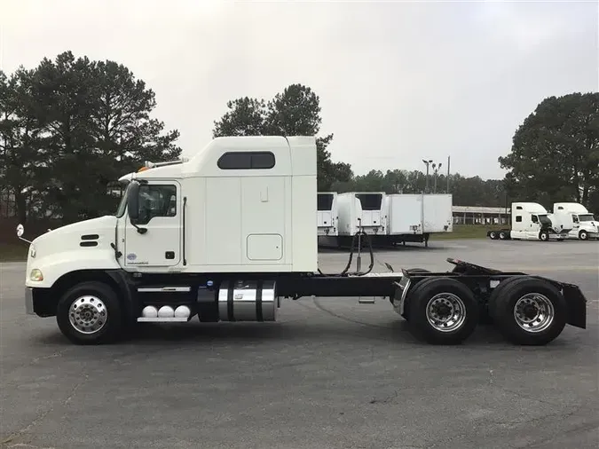 2018 MACK CXU613