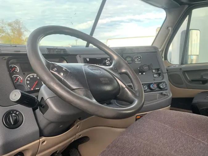 2017 FREIGHTLINER/MERCEDES CASCADIA 125