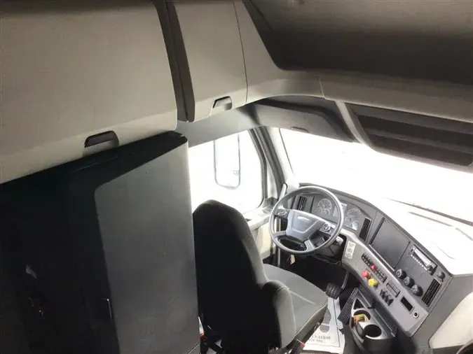2020 FREIGHTLINER CASCADEVO1