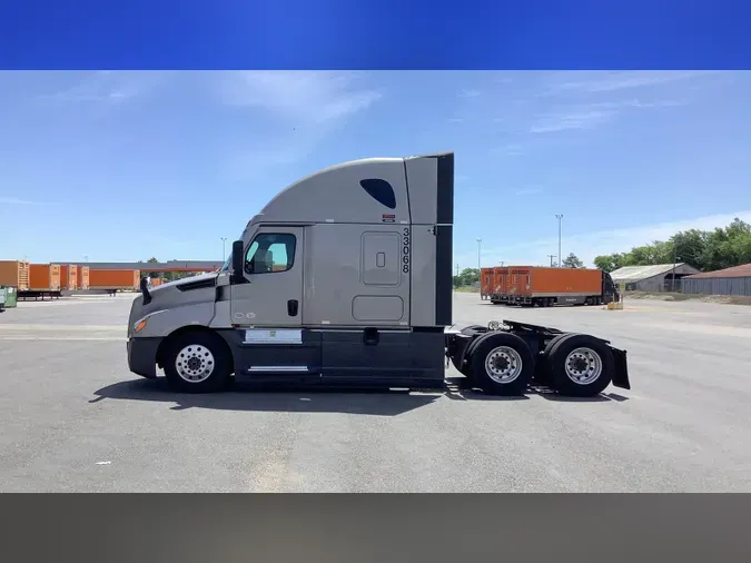 2025 Freightliner Cascadia 126