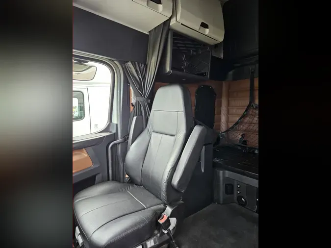 2023 FREIGHTLINER Cascadia 126