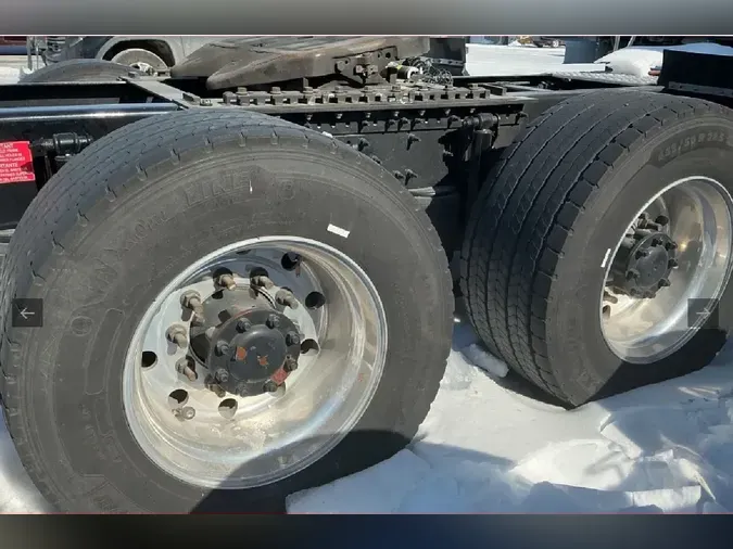 2025 VOLVO VNL64T740d3e2d8bdf9750286f0d65a706dfa92a5