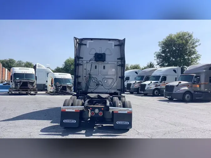 2022 Freightliner Cascadia 126