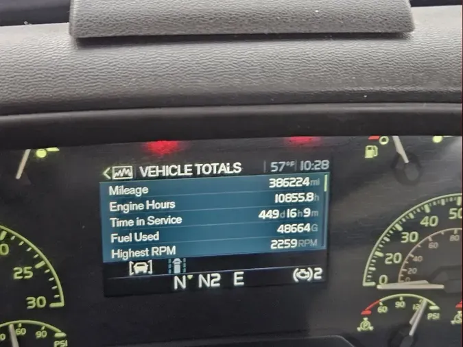 2022 VOLVO VNR64T300