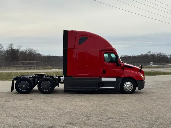 2022 FREIGHTLINER Cascadia 126