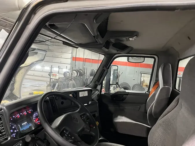 2019 NAVISTAR INTERNATIONAL LT625 DAYCAB T/A