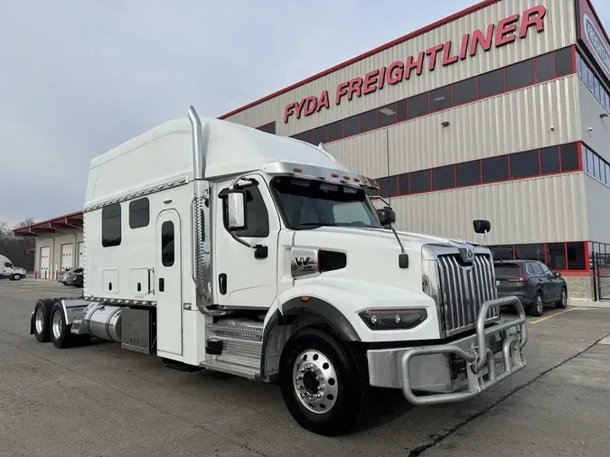 2022 Western Star 49X 72" Stratosphere High Roof