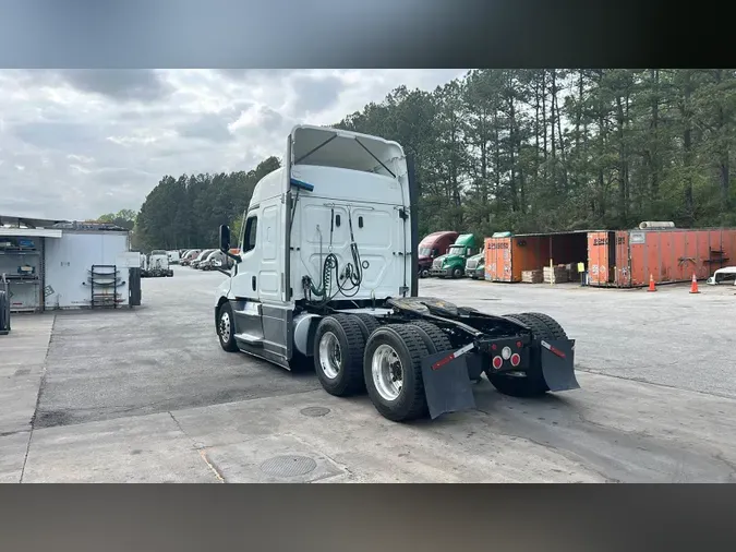2021 Freightliner Cascadia 126