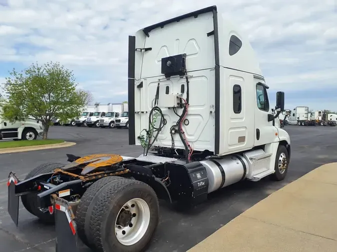 2020 FREIGHTLINER/MERCEDES CASCADIA 125