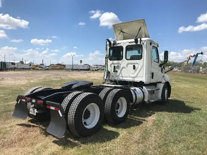 2019 Freightliner T12664ST