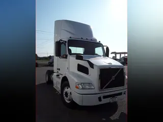 2016 Volvo VNM42T