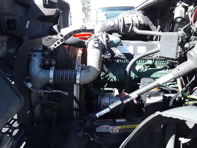 2020 VOLVO VNR64T-640