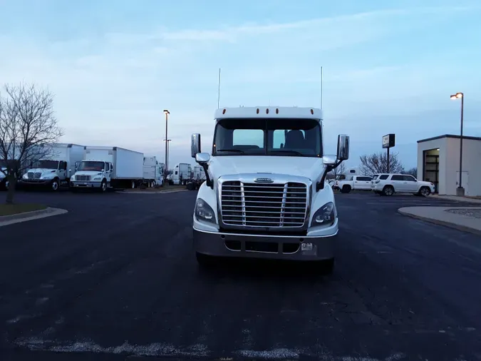 2017 FREIGHTLINER/MERCEDES CASCADIA 113