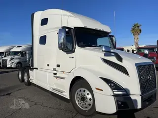 2023 VOLVO VNL64T760