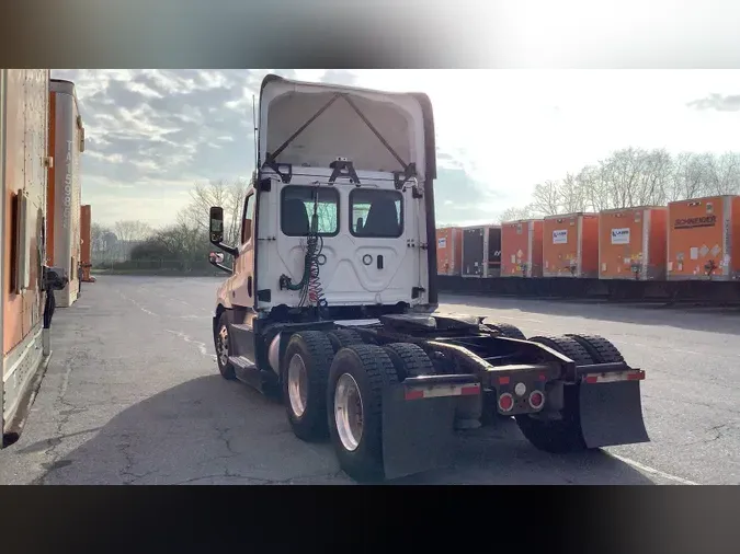 2020 Freightliner Cascadia 126