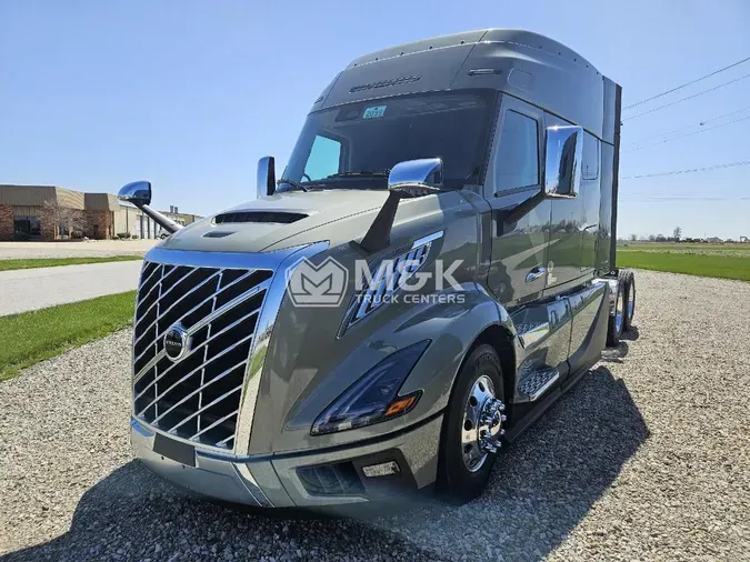 2025 VOLVO VNL64TV04