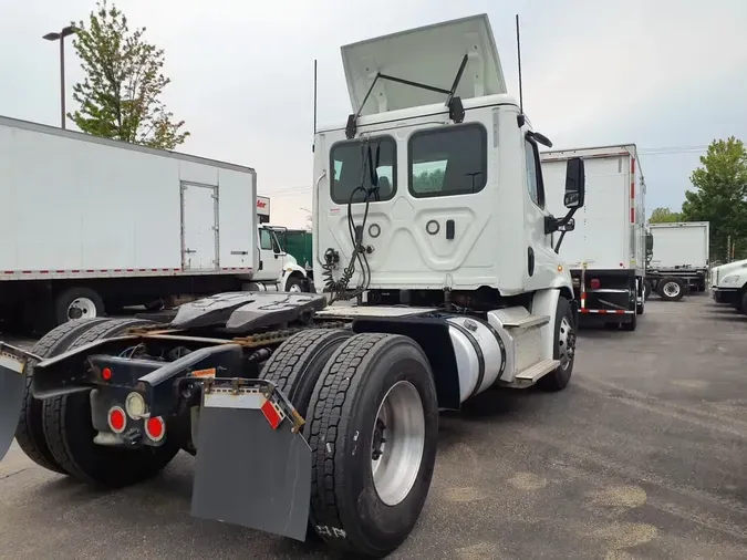 2020 FREIGHTLINER CASCADIA 113