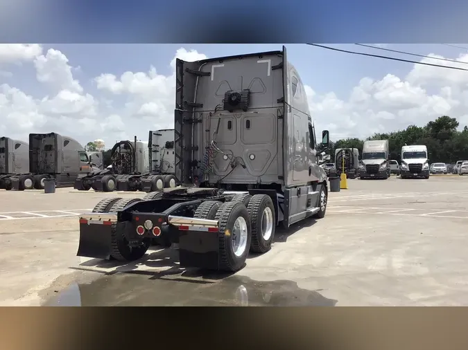 2021 Freightliner Cascadia 126