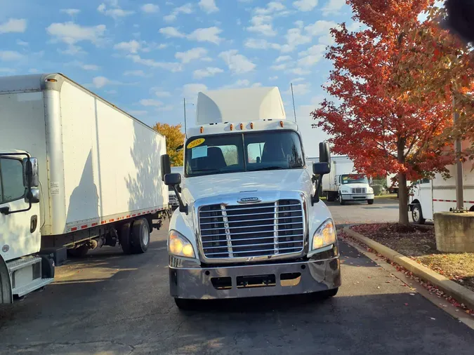 2016 FREIGHTLINER/MERCEDES CASCADIA 125