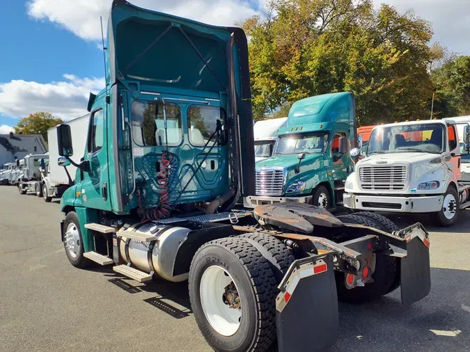 2018 FREIGHTLINER/MERCEDES CASCADIA 125