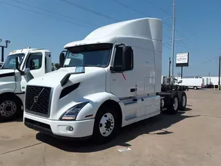 2020 VOLVO VNR64T-640