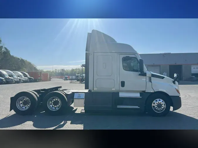 2021 Freightliner Cascadia 126