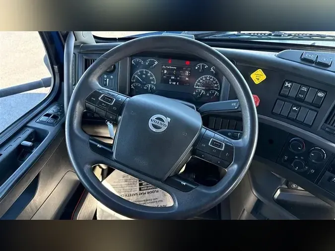 2020 VOLVO VNR300